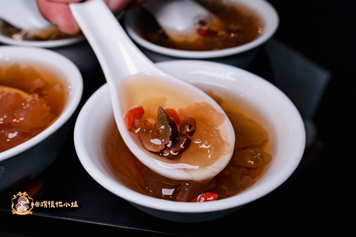 板橋海鮮火鍋推薦|蒸天下海鮮蒸氣火鍋—龍蝦+干貝粥一次吃,原味系蒸氣火鍋在這 - 第33張圖 板橋海鮮火鍋推薦|蒸天下海鮮蒸氣火鍋—龍蝦+干貝粥一次吃,原味系蒸氣火鍋在這
