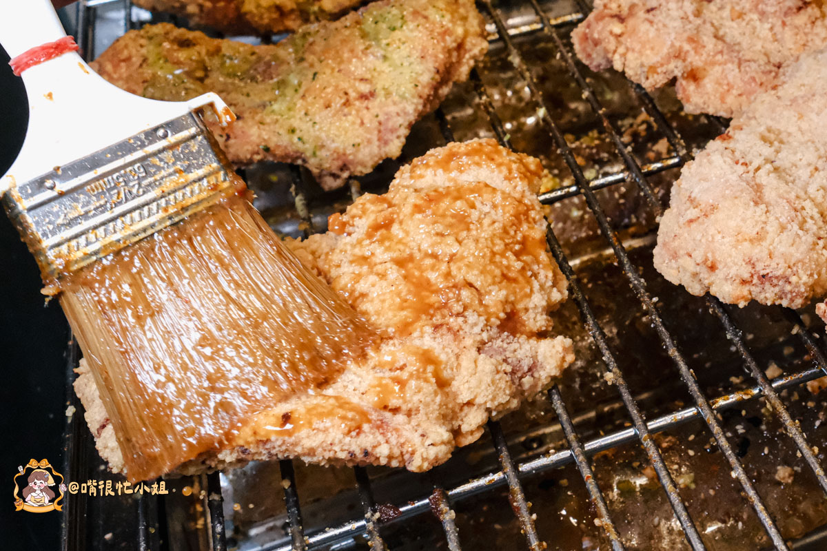 饒河夜市美食推薦｜火岩堂饒河店—松山站旁雞排加飲料100元，職人三火封香雞排現炸再炙烤