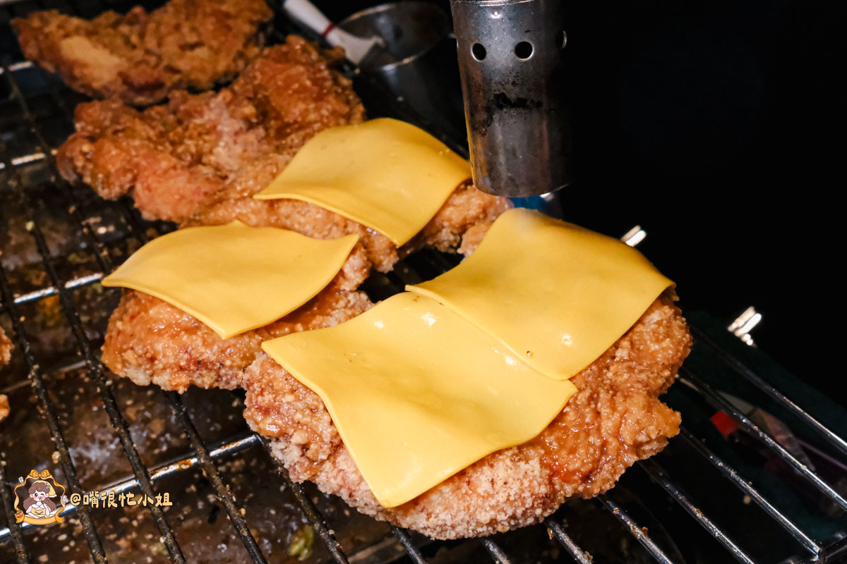 饒河夜市美食推薦｜火岩堂饒河店—松山站旁雞排加飲料100元，職人三火封香雞排現炸再炙烤