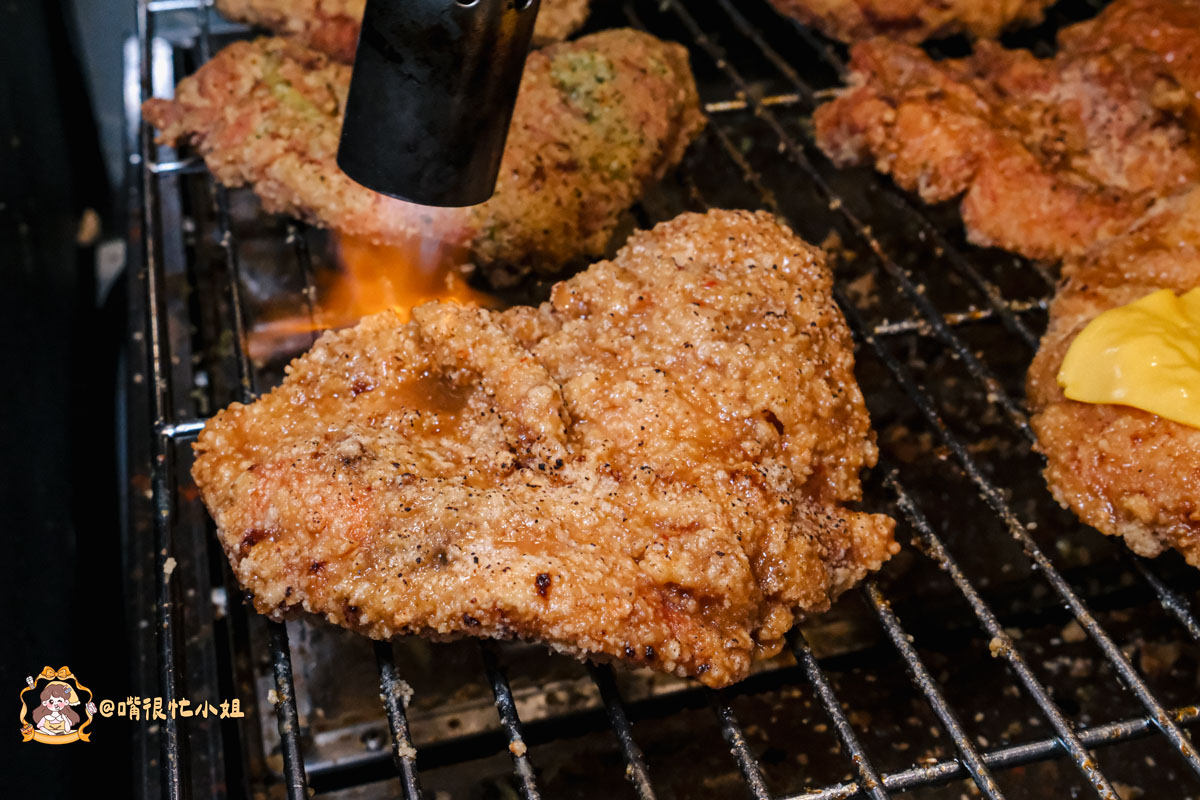 饒河夜市美食推薦｜火岩堂饒河店—松山站旁雞排加飲料100元，職人三火封香雞排現炸再炙烤