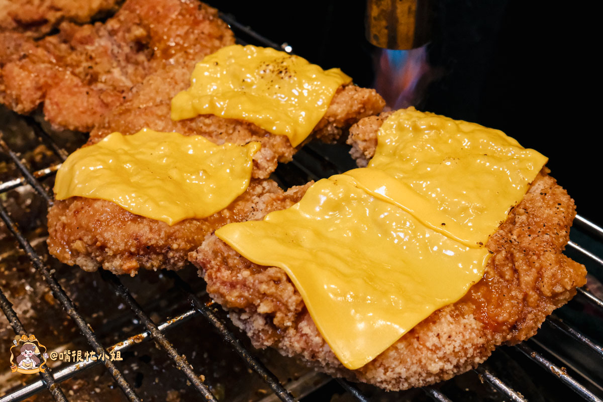 饒河夜市美食推薦｜火岩堂饒河店—松山站旁雞排加飲料100元，職人三火封香雞排現炸再炙烤
