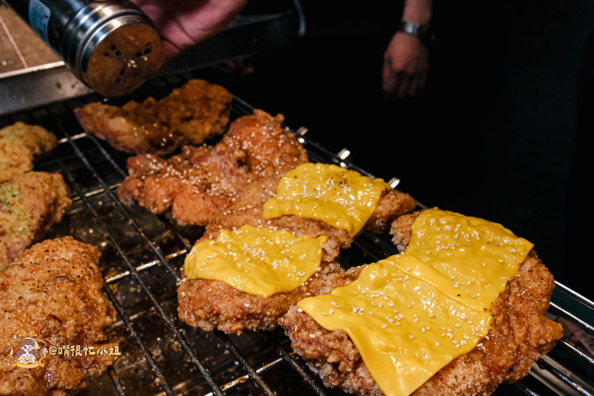 饒河夜市美食推薦｜火岩堂饒河店—松山站旁雞排加飲料100元，職人三火封香雞排現炸再炙烤