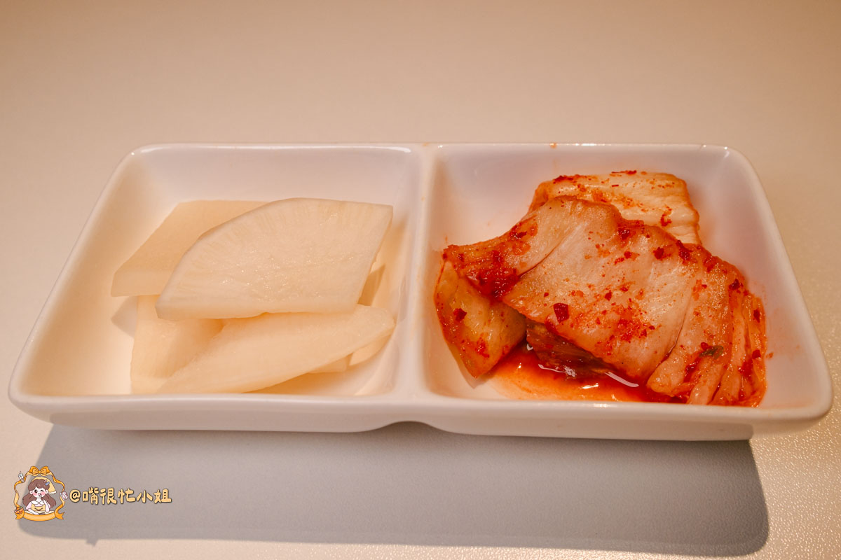 台北大安區國父紀念館站美食｜一樣韓式—延吉街平價韓式料理，小菜白飯魚板湯無限續，不收服務費