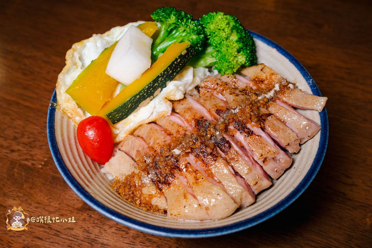 新竹東門市場美食|硬派主廚的軟嫩料理—人氣排隊必吃的舒肥牛排飯與櫻桃鴨腿飯 - 第10張圖 新竹東門市場美食|硬派主廚的軟嫩料理—人氣排隊必吃的舒肥牛排飯與櫻桃鴨腿飯