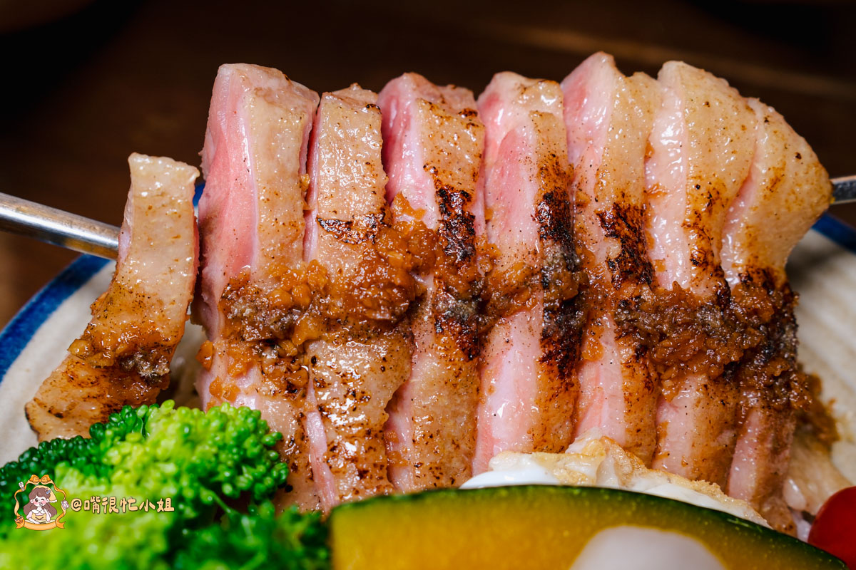 新竹東門市場美食|硬派主廚的軟嫩料理—人氣排隊必吃的舒肥牛排飯與櫻桃鴨腿飯 - 第11張圖 新竹東門市場美食|硬派主廚的軟嫩料理—人氣排隊必吃的舒肥牛排飯與櫻桃鴨腿飯