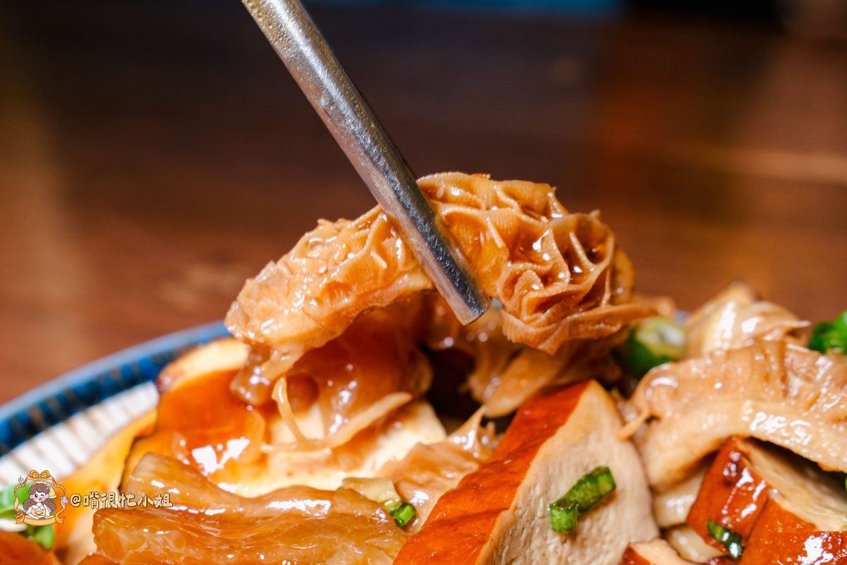 新竹東門市場美食|硬派主廚的軟嫩料理—人氣排隊必吃的舒肥牛排飯與櫻桃鴨腿飯 - 第17張圖 新竹東門市場美食|硬派主廚的軟嫩料理—人氣排隊必吃的舒肥牛排飯與櫻桃鴨腿飯