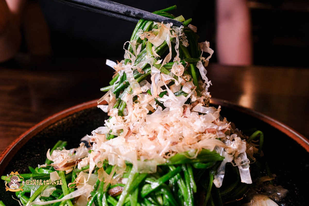 台北松山居酒屋推薦｜老菘田居酒屋南京店—南京三民站宵夜聚餐必收！炭火串燒、清酒蛤蜊、鮭魚炒飯都好吃