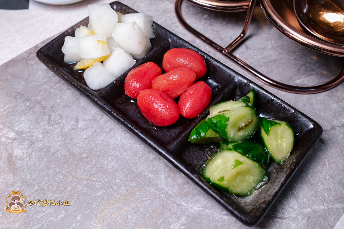 台北大安區火鍋推薦｜聚食釜台式頂級蝦湯鍋物—信義安和包廂餐廳，必吃牛小排、海鮮拼盤與蝦湯雜炊