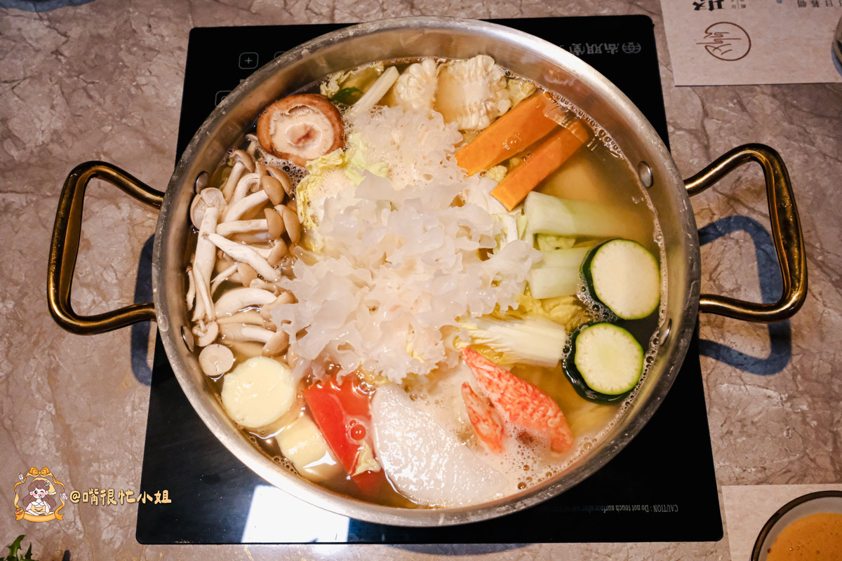 台北大安區火鍋推薦｜聚食釜台式頂級蝦湯鍋物—信義安和包廂餐廳，必吃牛小排、海鮮拼盤與蝦湯雜炊