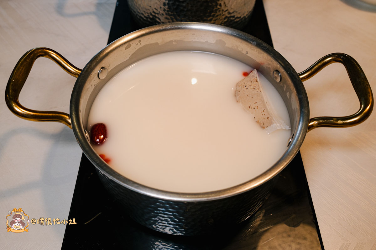 土城火鍋推薦｜鍋泰暖泰式南洋火鍋—冬陰功、肉骨茶雙湯底與自助吧吃到飽