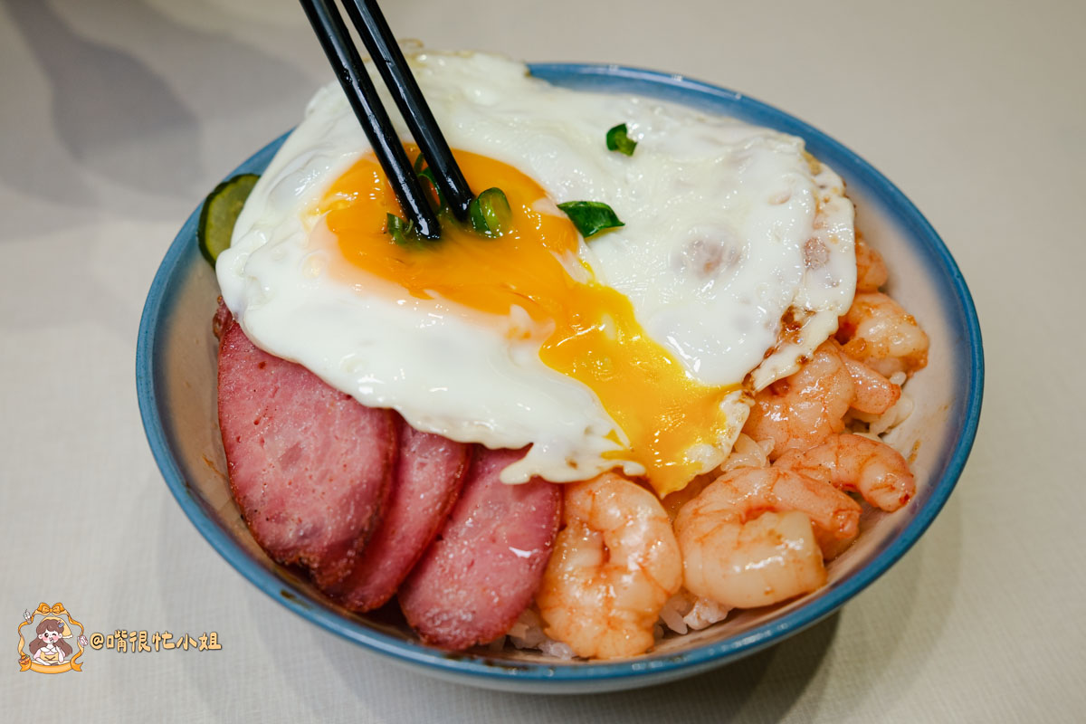 林口三井美食｜忠青商行—自助吧吃到飽，招牌蝦仁飯、牛肉麵搭配12道台味小吃無限享用