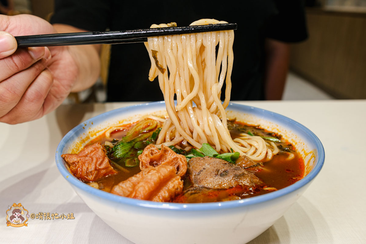 林口三井美食｜忠青商行—自助吧吃到飽，招牌蝦仁飯、牛肉麵搭配12道台味小吃無限享用