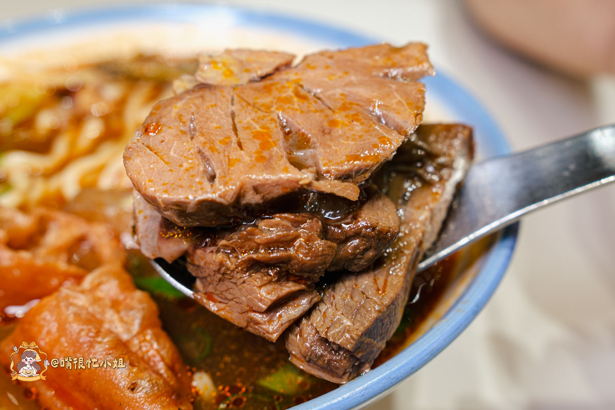 林口三井美食｜忠青商行—自助吧吃到飽，招牌蝦仁飯、牛肉麵搭配12道台味小吃無限享用