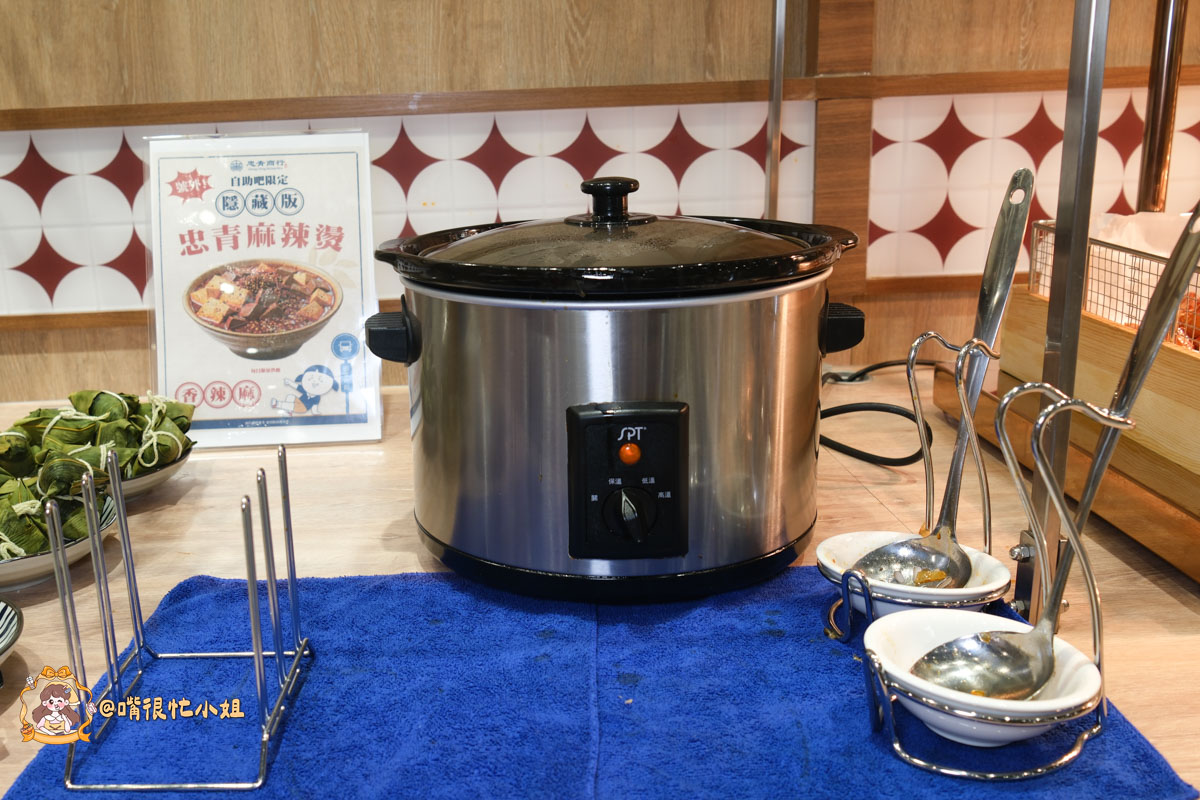 林口三井美食｜忠青商行—自助吧吃到飽，招牌蝦仁飯、牛肉麵搭配12道台味小吃無限享用