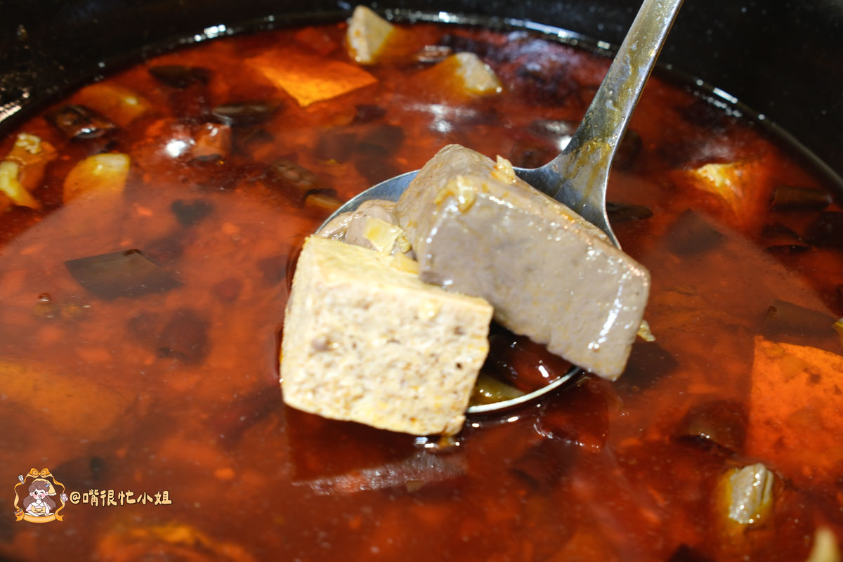 林口三井美食｜忠青商行—自助吧吃到飽，招牌蝦仁飯、牛肉麵搭配12道台味小吃無限享用